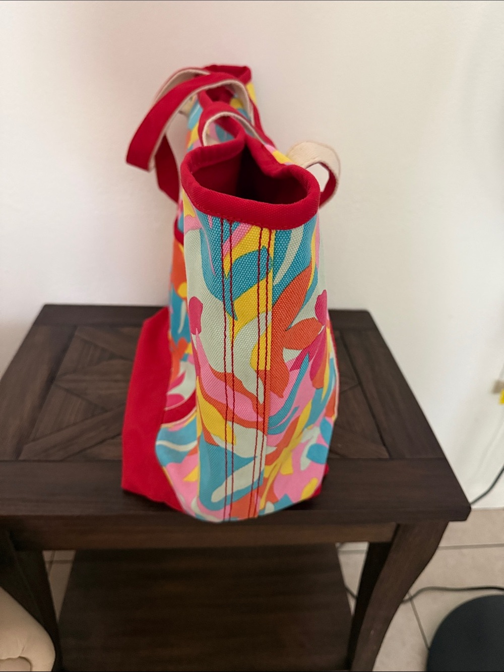 Lands’ End 5-Pocket Canvas Extra Large Tote Bag Floral Red Trim - Picture 5 of 9